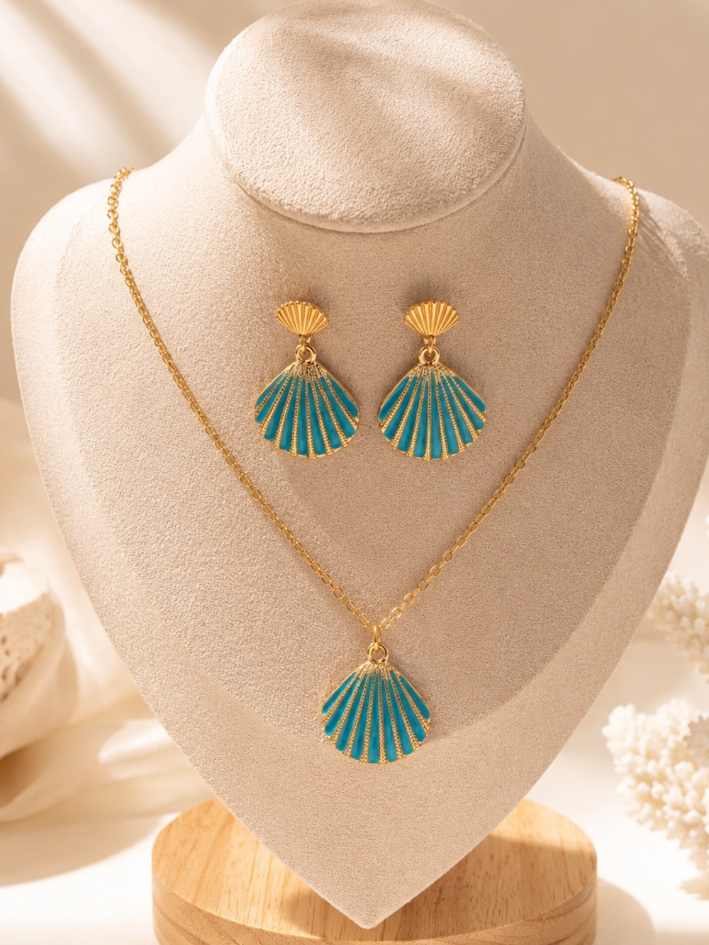 Shell Pendant Necklace and Earrings Set in Turquoise